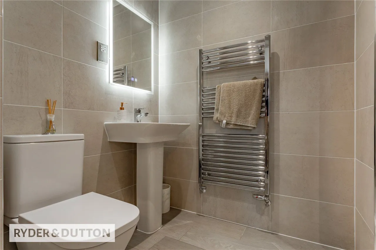 Textile Close, East Hollinsfield, M24, photo 14