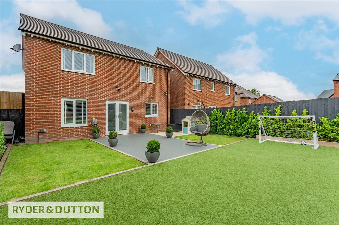 Textile Close, East Hollinsfield, M24, photo 4