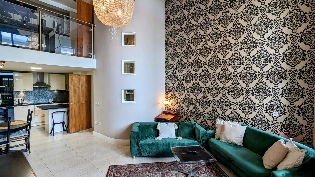2 bed flat to rent — Empire House, Cardiff Bay
