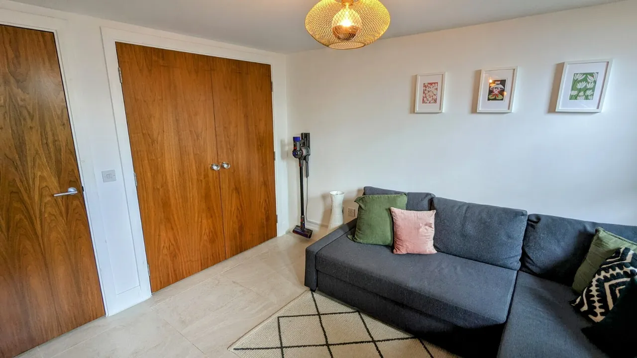 Empire House, Cardiff Bay, photo 9