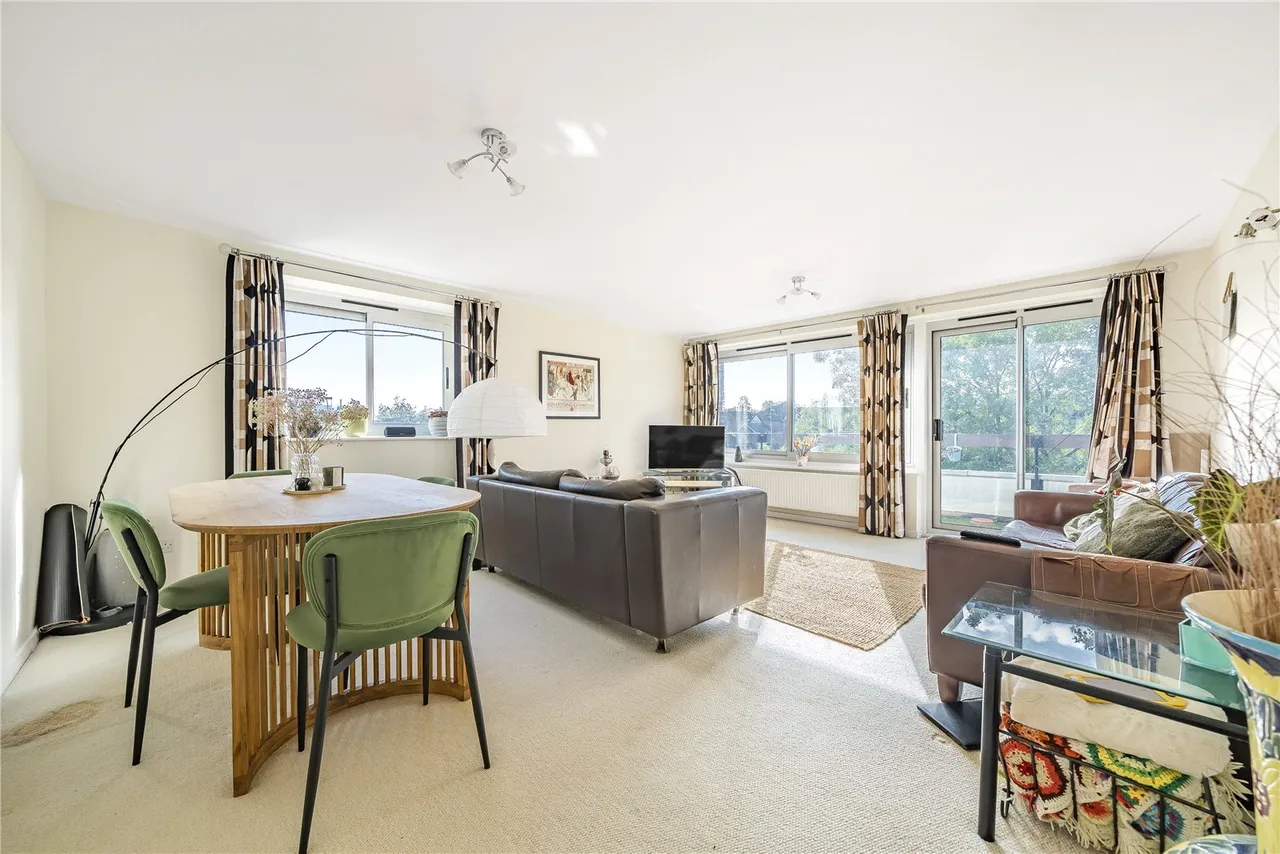 Barnes Court, Station Road, New Barnet, Hertfordshire, EN5 1QY, photo 2