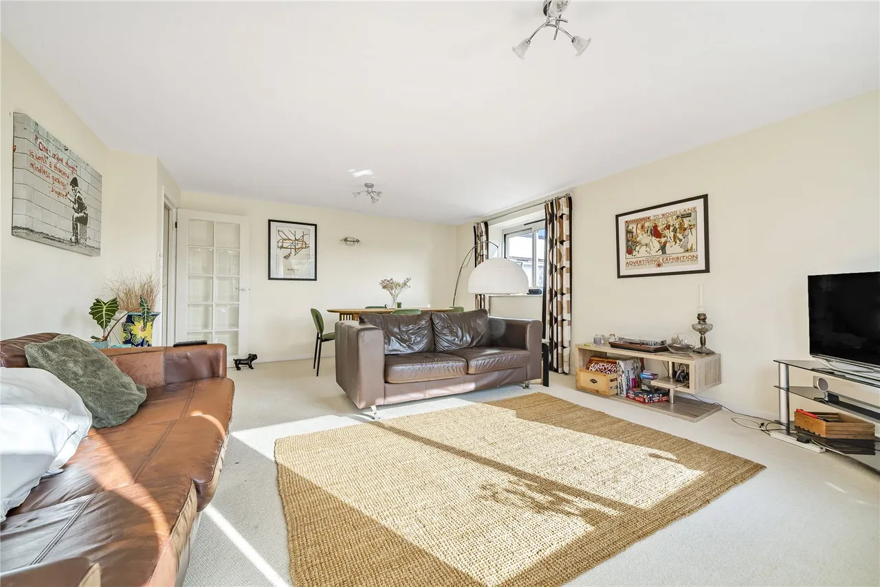 Barnes Court, Station Road, New Barnet, Hertfordshire, EN5 1QY, photo 4