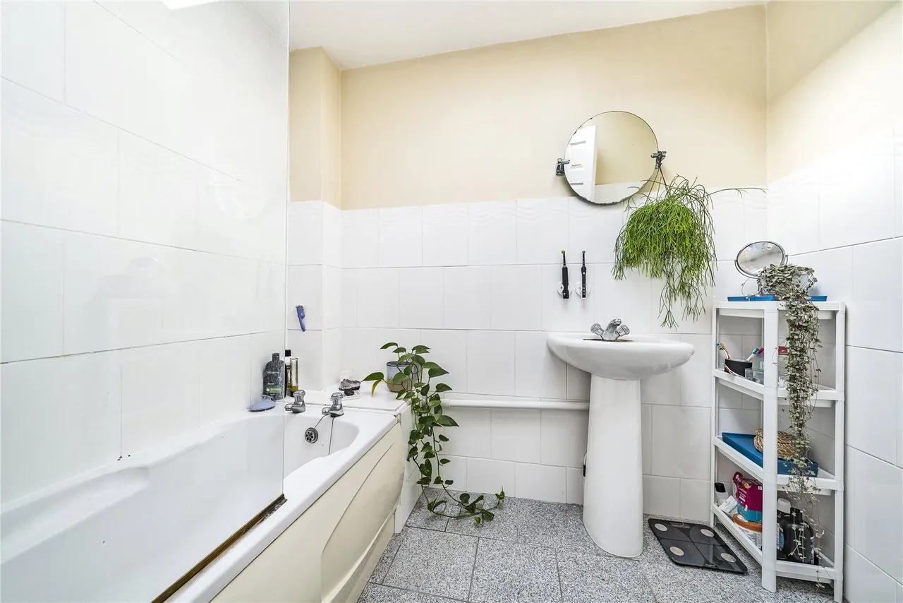 Barnes Court, Station Road, New Barnet, Hertfordshire, EN5 1QY, photo 11