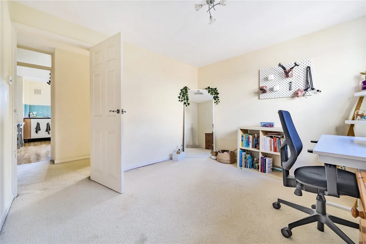 Barnes Court, Station Road, New Barnet, Hertfordshire, EN5 1QY, photo 10