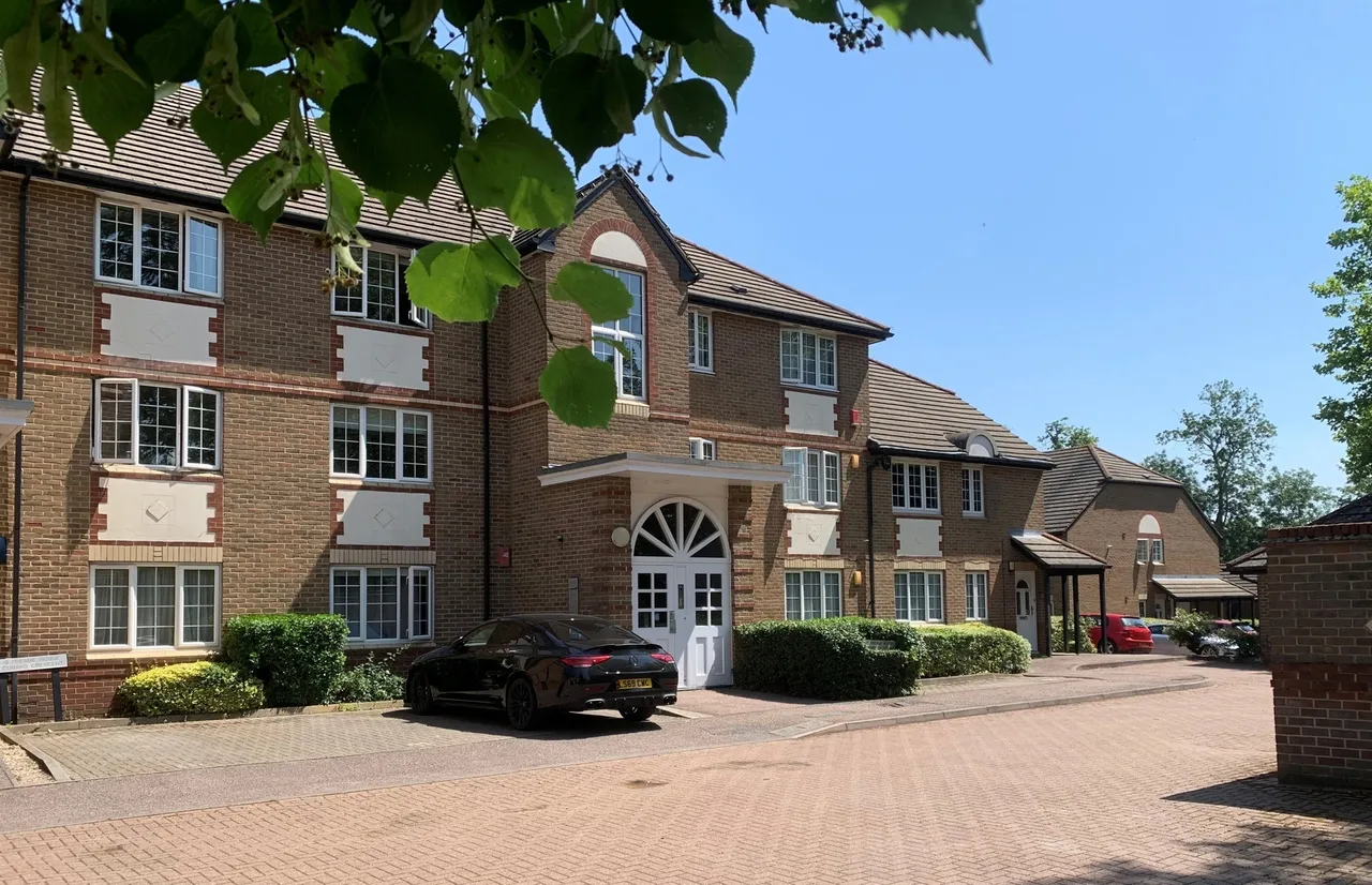 1 bed flat for sale — Cunard Crescent, London