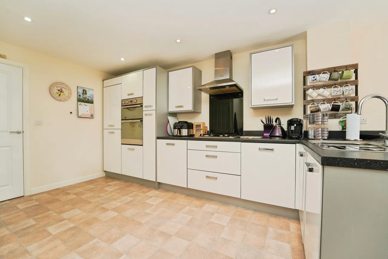 Cardinal Drive, Tuffley, Gloucester, Gloucestershire, GL4, photo 7