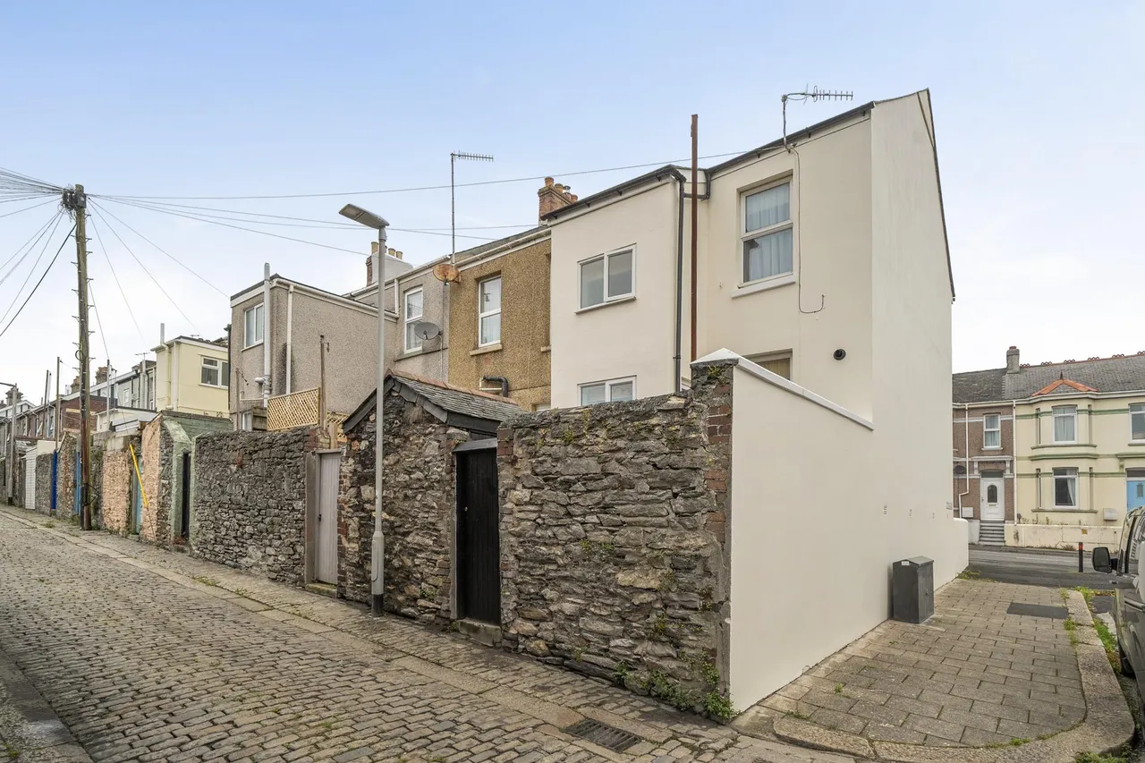 Laira Bridge Road, PL4, photo 16
