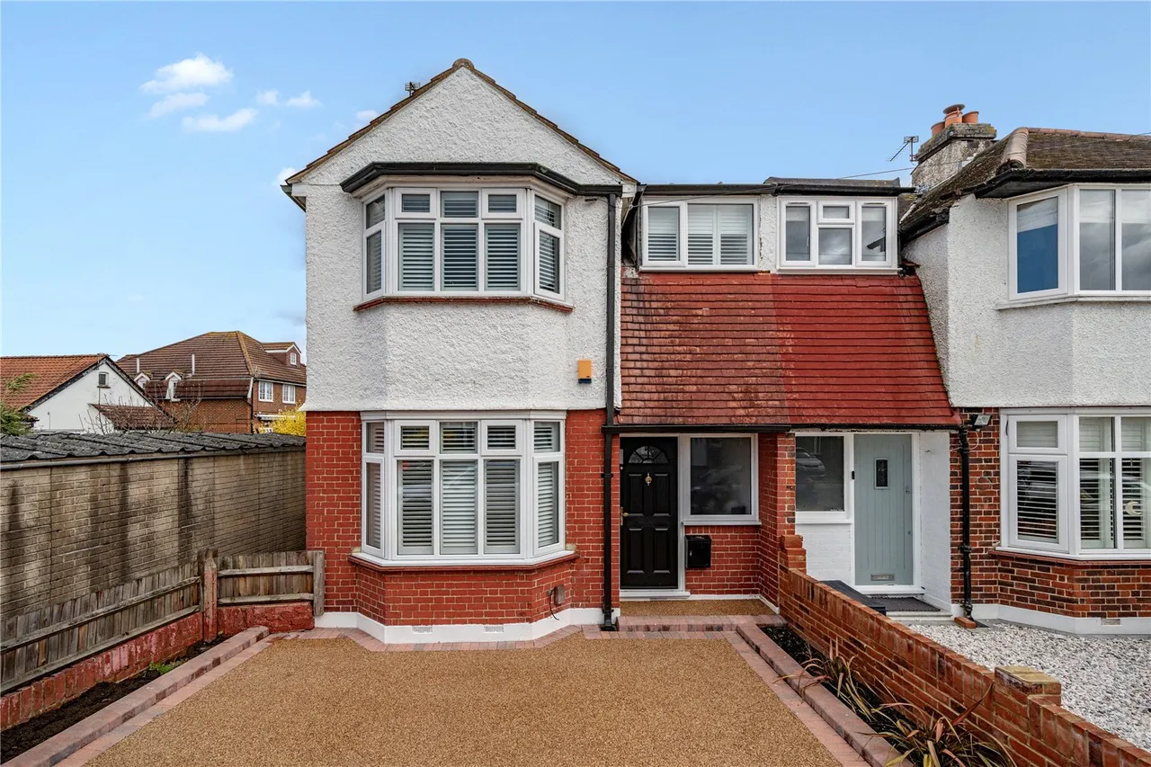 3 bed house for sale — Westbrook Avenue, Hampton, TW12 2RE