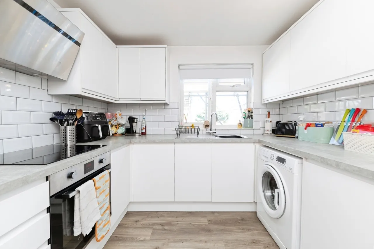 Canterbury Way, Stevenage, Hertfordshire, SG1, photo 2