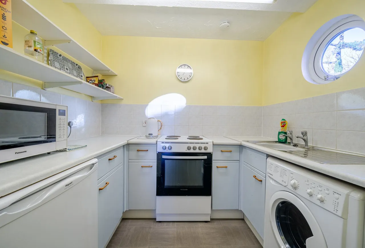 Leckhampton Place, Gloucestershire, Old Station Drive, GL53 0DD, photo 7