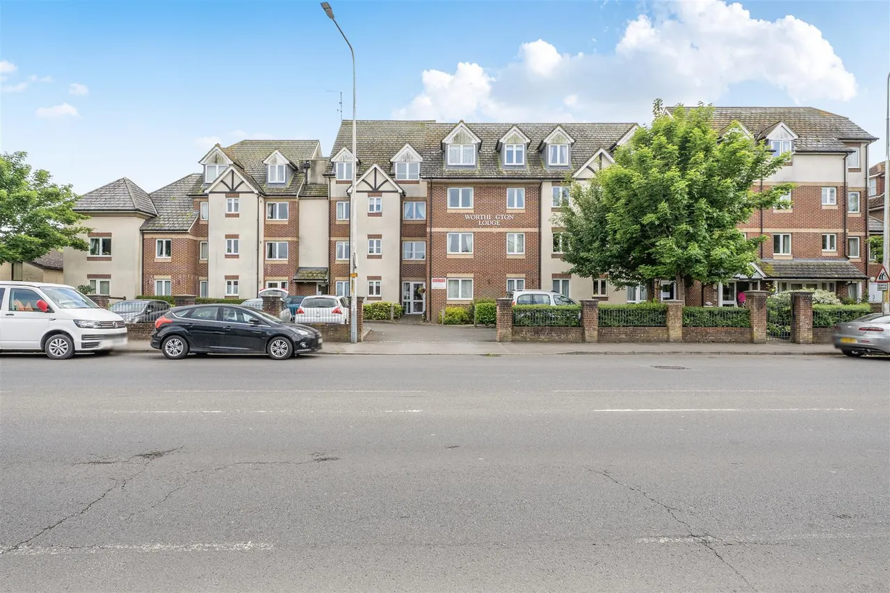 1 bed flat for sale, East Street, Hythe, CT21