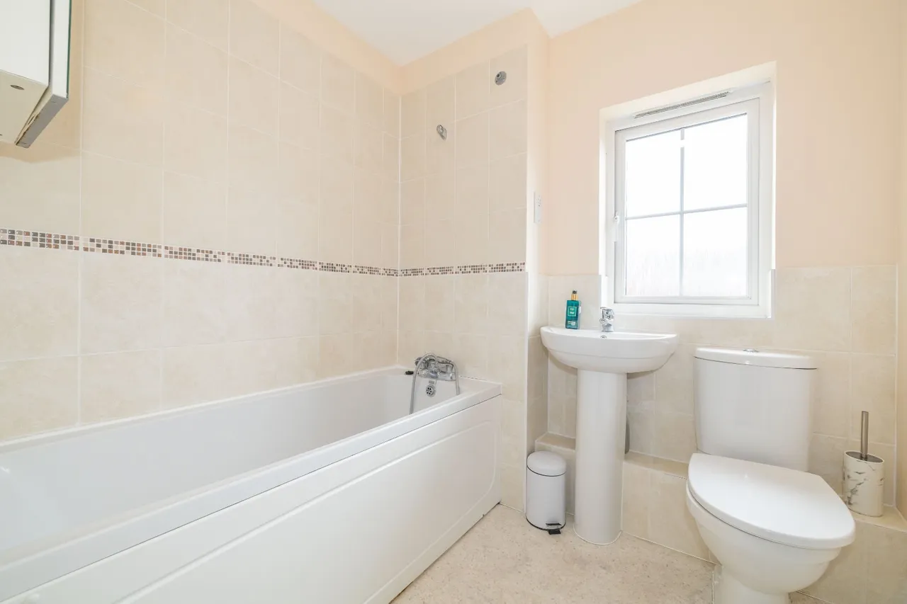 Violet Way, Kingsnorth, TN23, photo 16