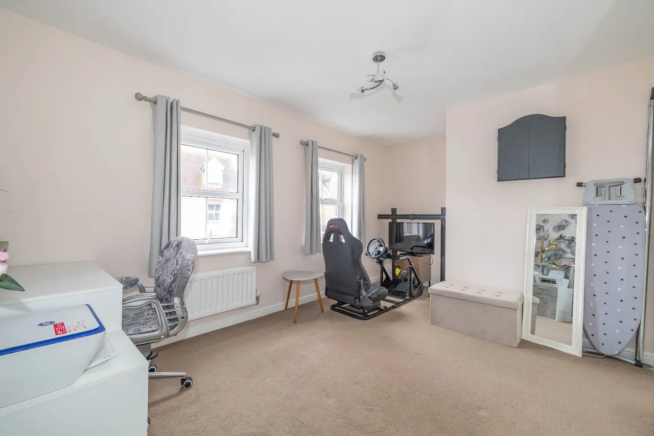 Violet Way, Kingsnorth, TN23, photo 13