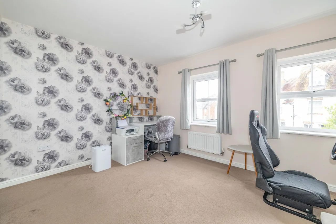 Violet Way, Kingsnorth, TN23, photo 14