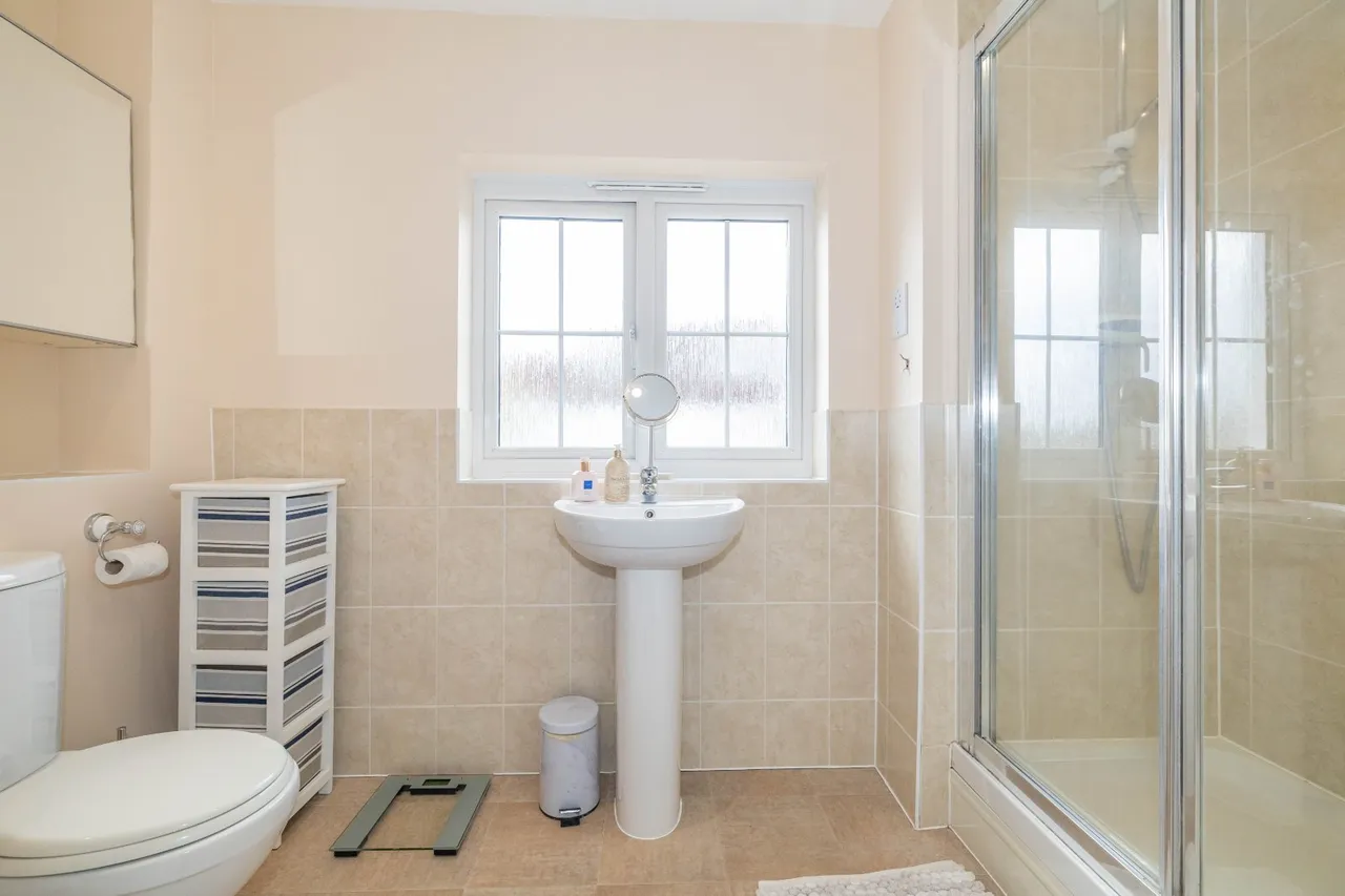 Violet Way, Kingsnorth, TN23, photo 15