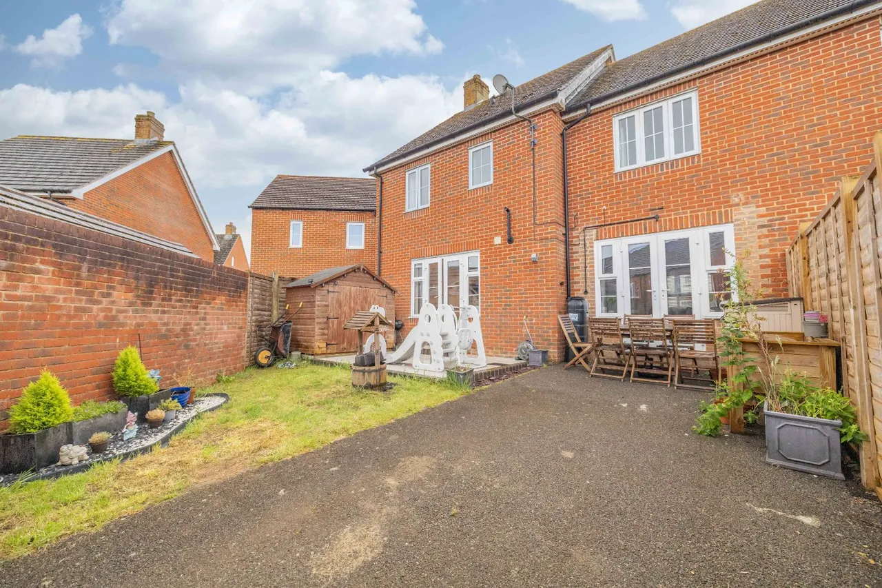 Violet Way, Kingsnorth, TN23, photo 18