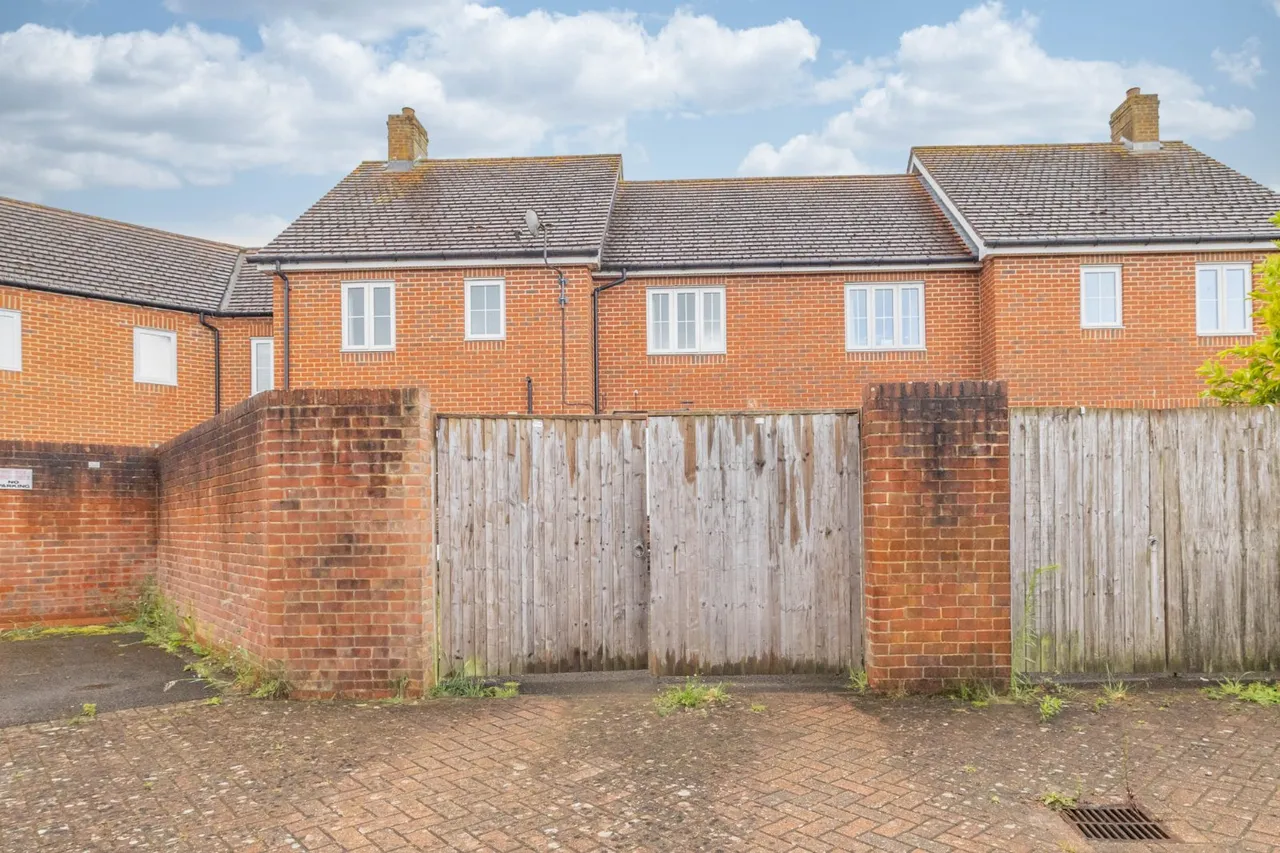 Violet Way, Kingsnorth, TN23, photo 19