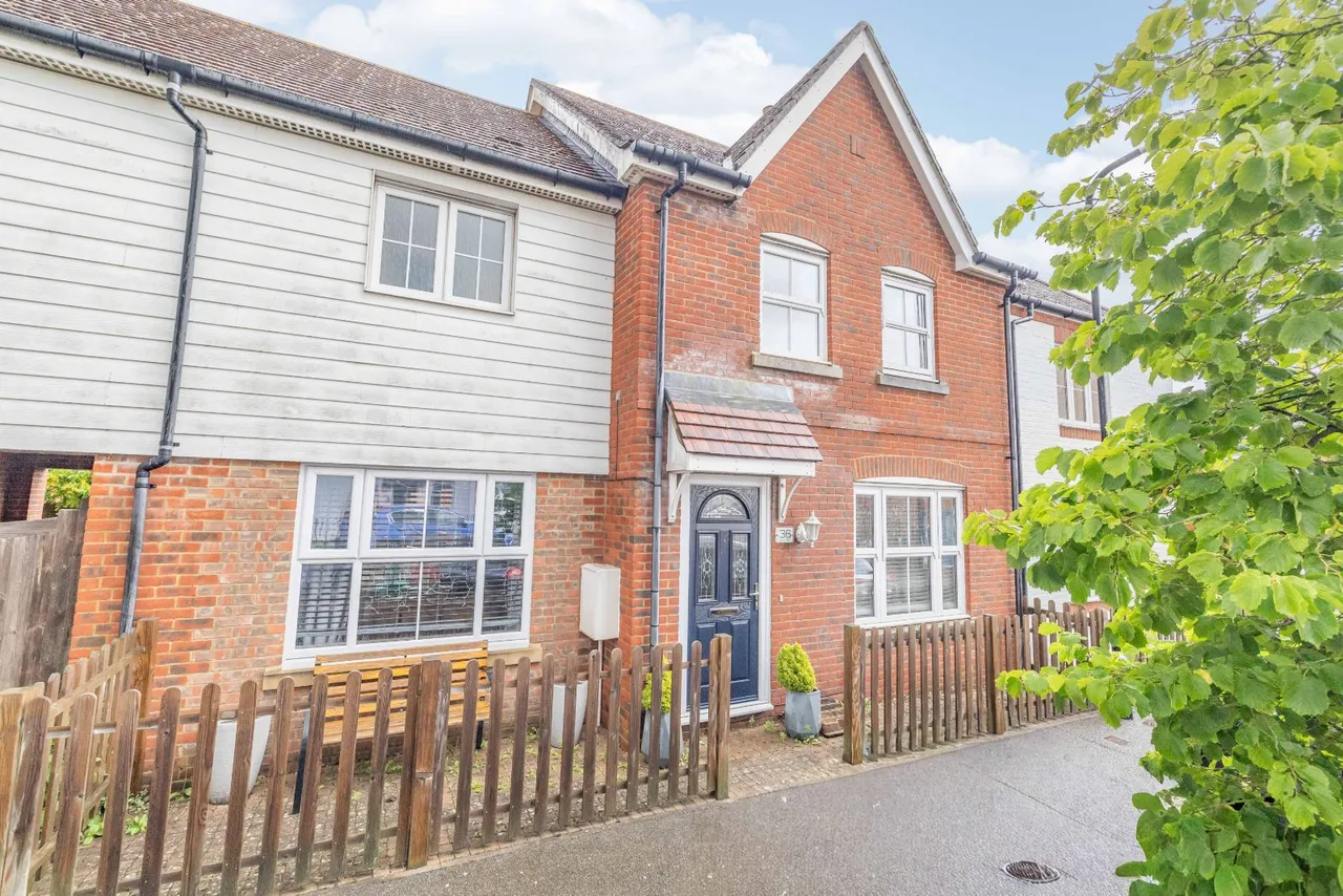 3 bed house for sale, Violet Way, Kingsnorth, TN23