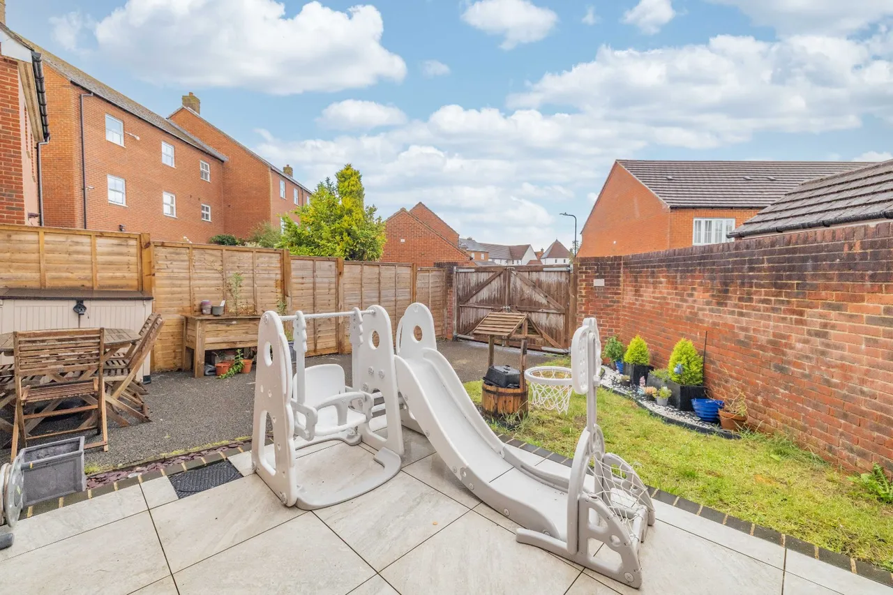 Violet Way, Kingsnorth, TN23, photo 17
