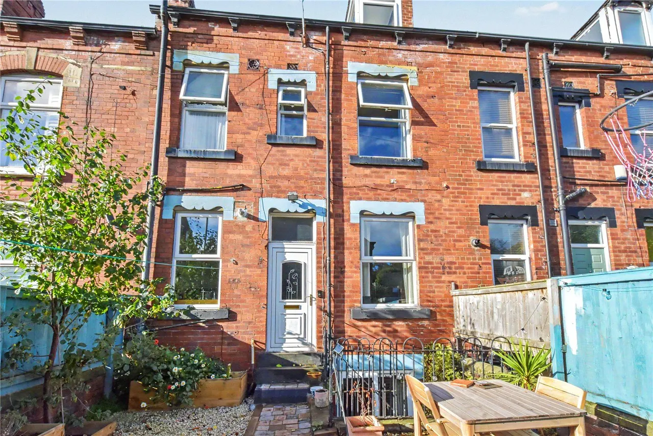 2 bed house for sale, Victoria Road, Kirkstall, LS5