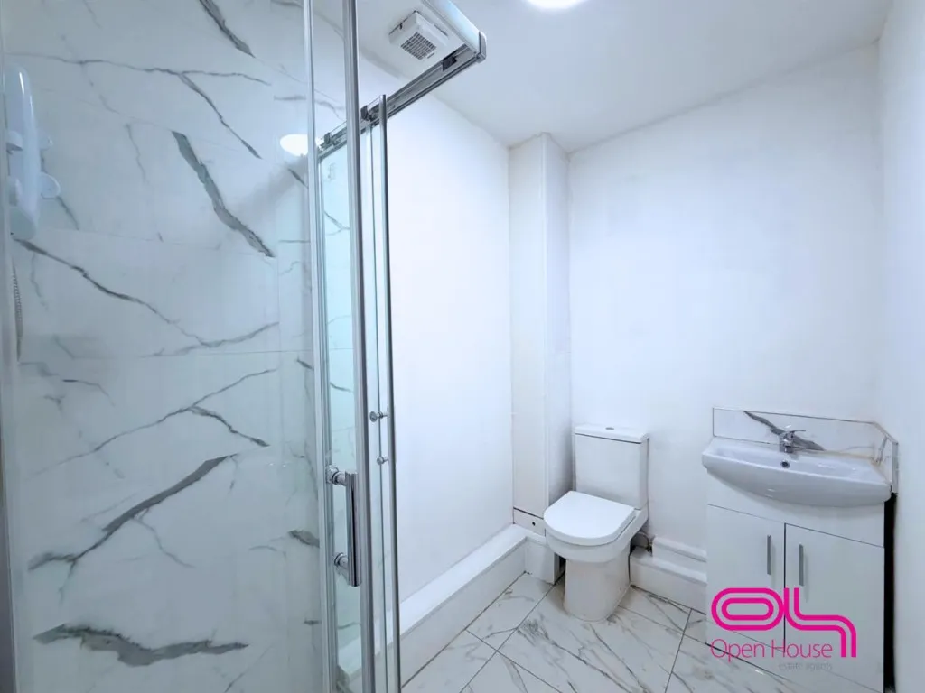 St. Georges Road, Bolton, BL1, photo 5