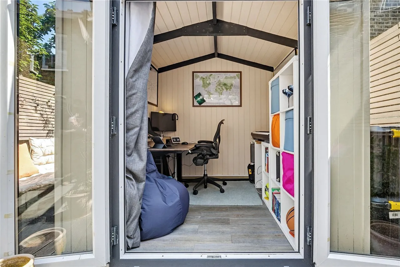 Grayshott Road, London, SW11, photo 11