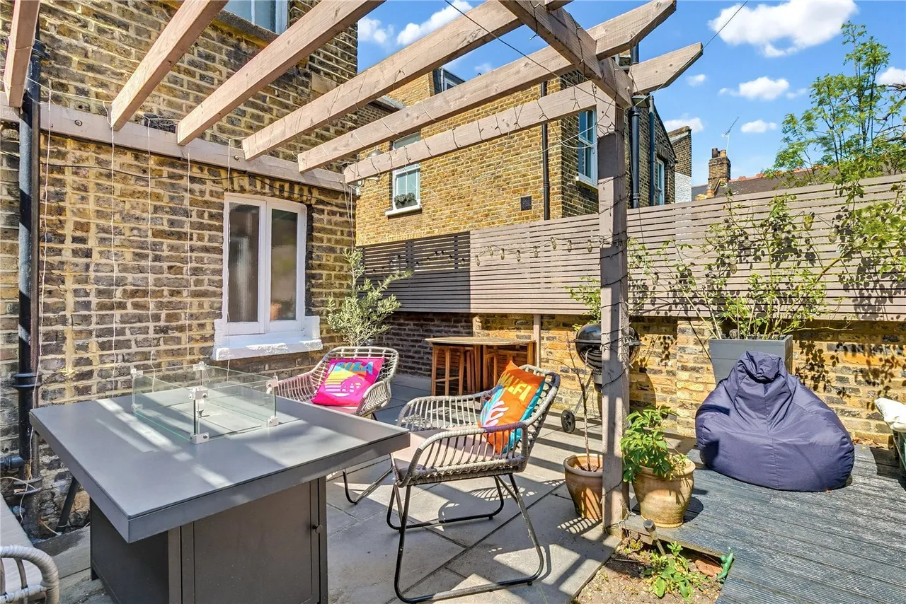 Grayshott Road, London, SW11, photo 3