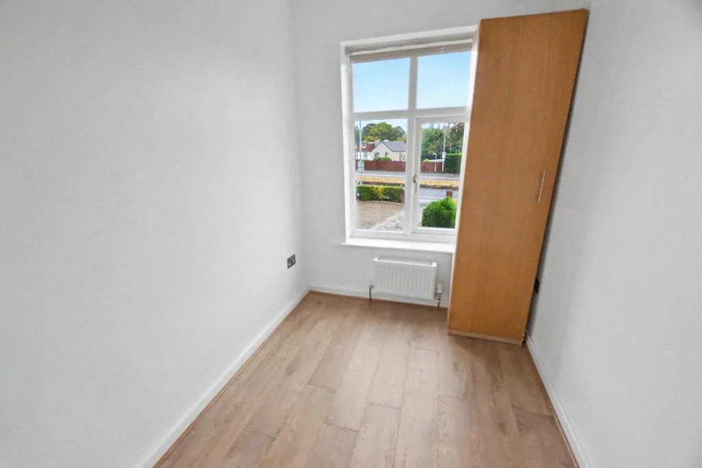 Stanningley Road, Leeds, LS12, photo 9