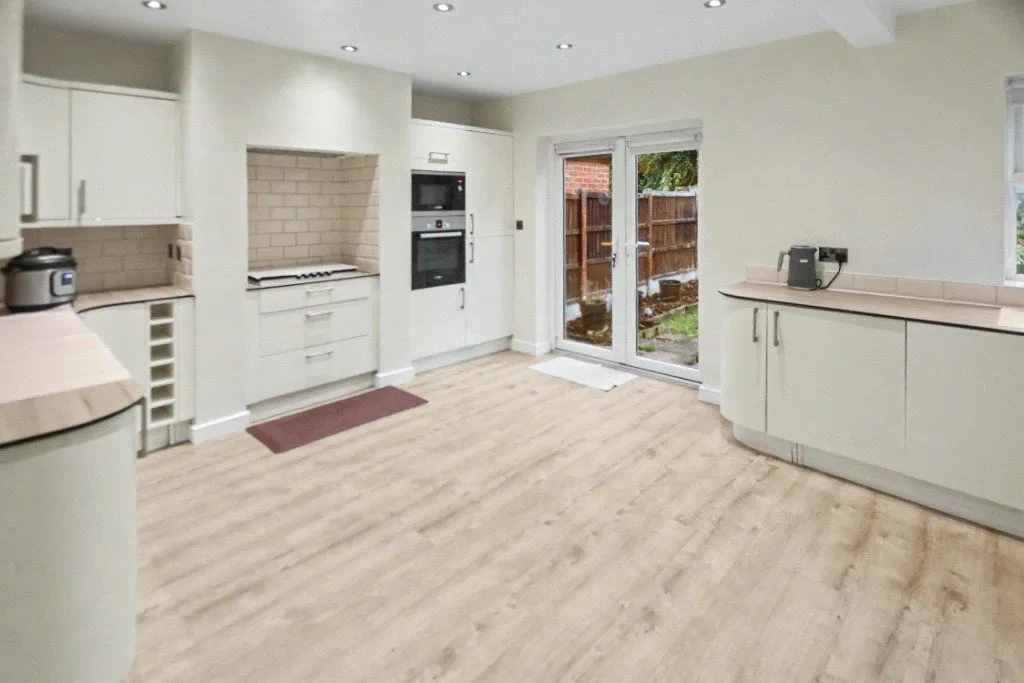 Stanningley Road, Leeds, LS12, photo 12