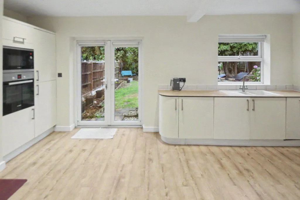 Stanningley Road, Leeds, LS12, photo 3