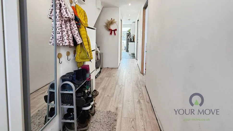 Celandine Drive, London, SE28, photo 2