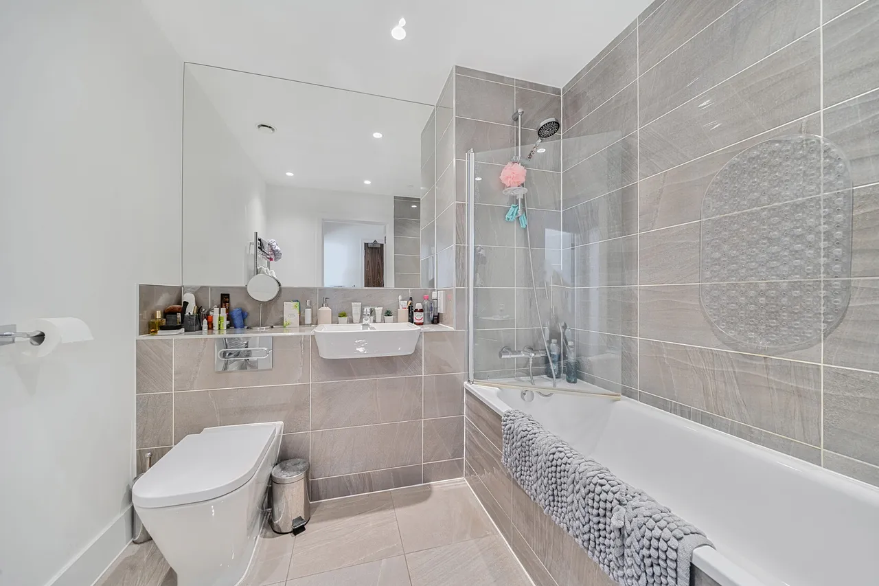 Burnt Oak Broadway, Edgware, HA8, photo 6