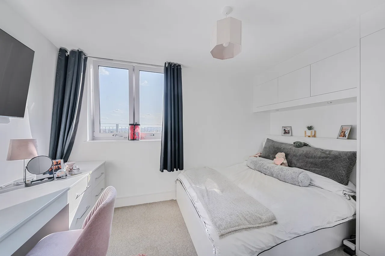 Burnt Oak Broadway, Edgware, HA8, photo 4