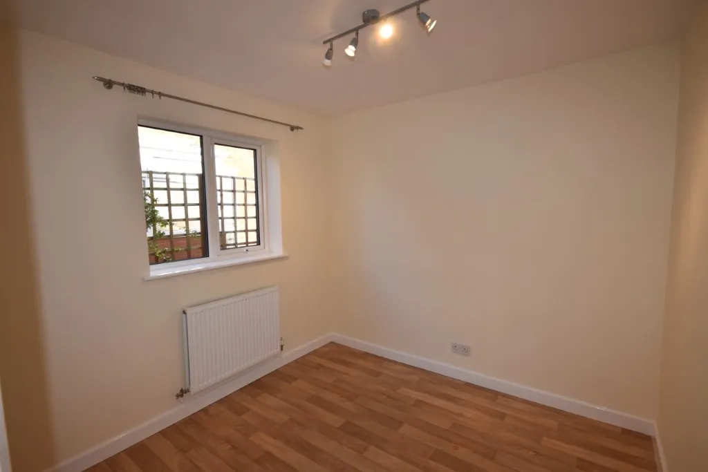 Ffordd Alun, Wrexham, LL12, photo 6