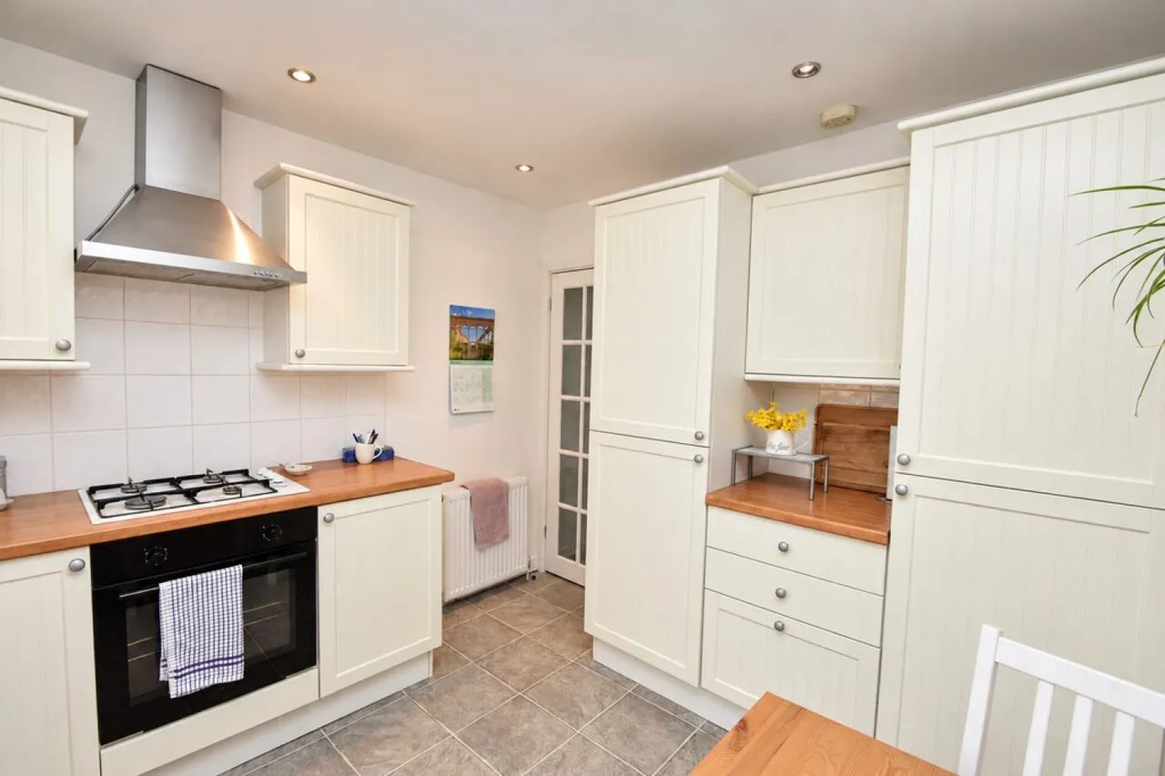 Wilsden, Bradford, BD15, photo 11