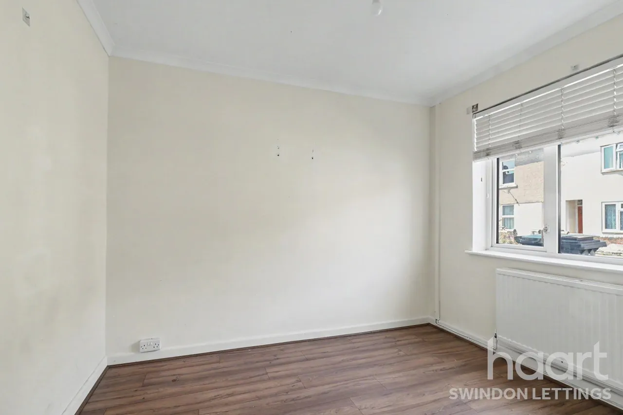 Ferndale Road, SN2, photo 5