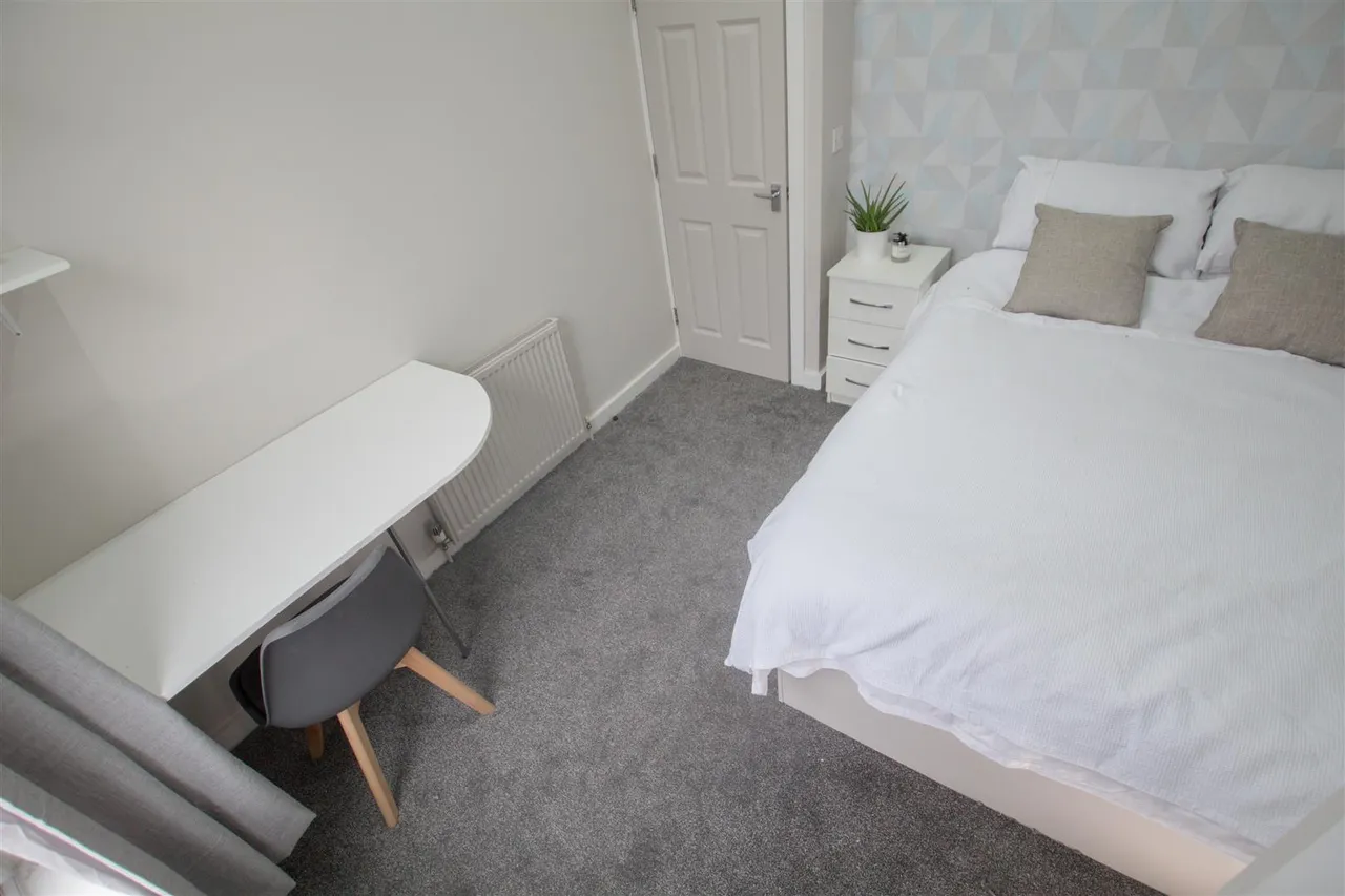 Royal Park Mount, Hyde Park, LS6, photo 9