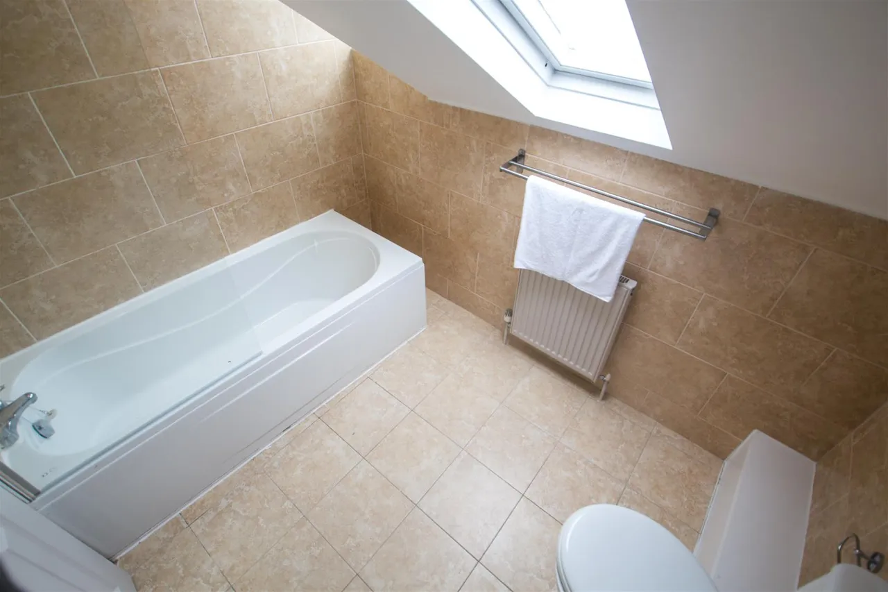 Royal Park Mount, Hyde Park, LS6, photo 11