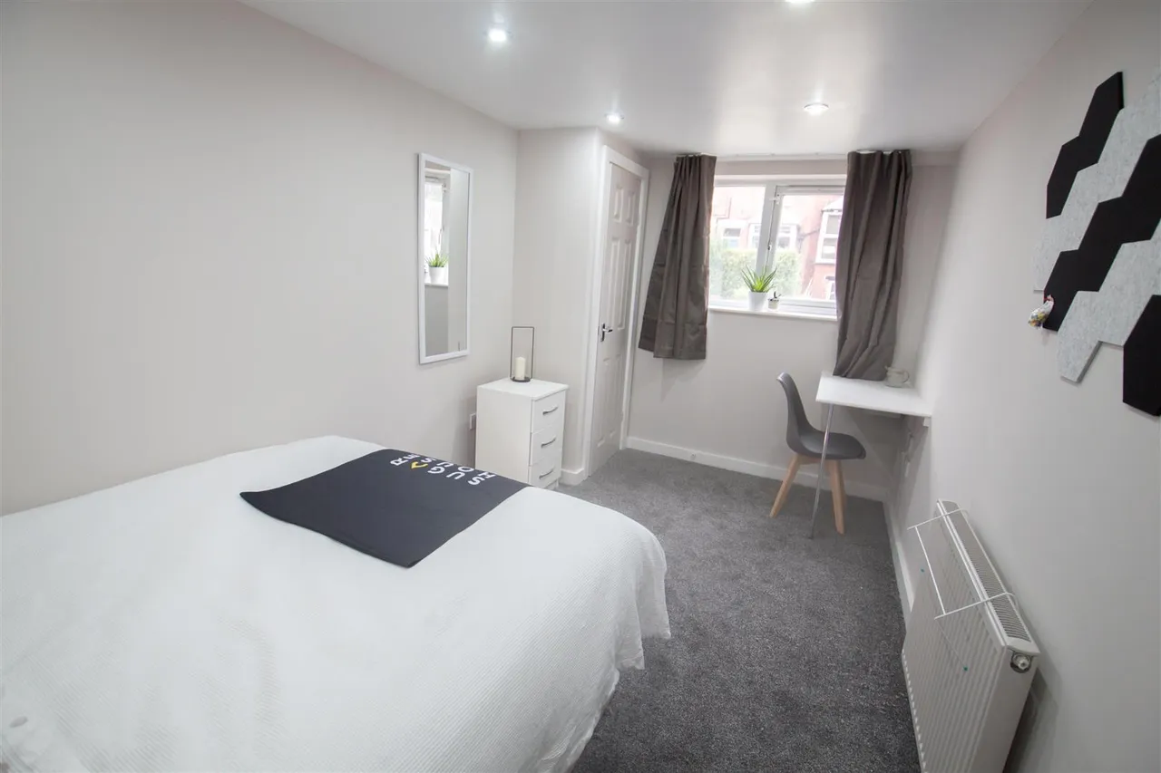 Royal Park Mount, Hyde Park, LS6, photo 6