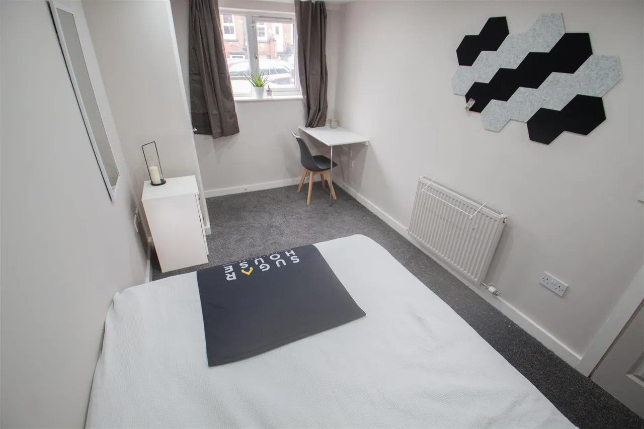 Royal Park Mount, Hyde Park, LS6, photo 5