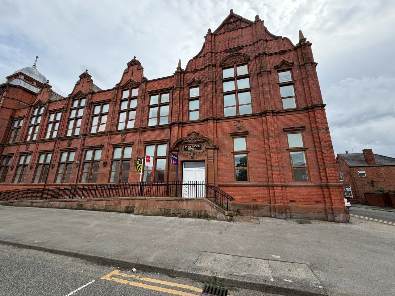 2 bed flat to rent, Railway Road, Leigh, WN7