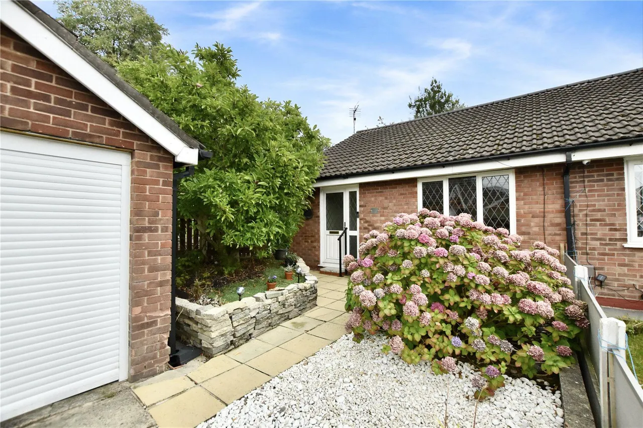 Cherwell Close, Oldham, OL8, photo 2