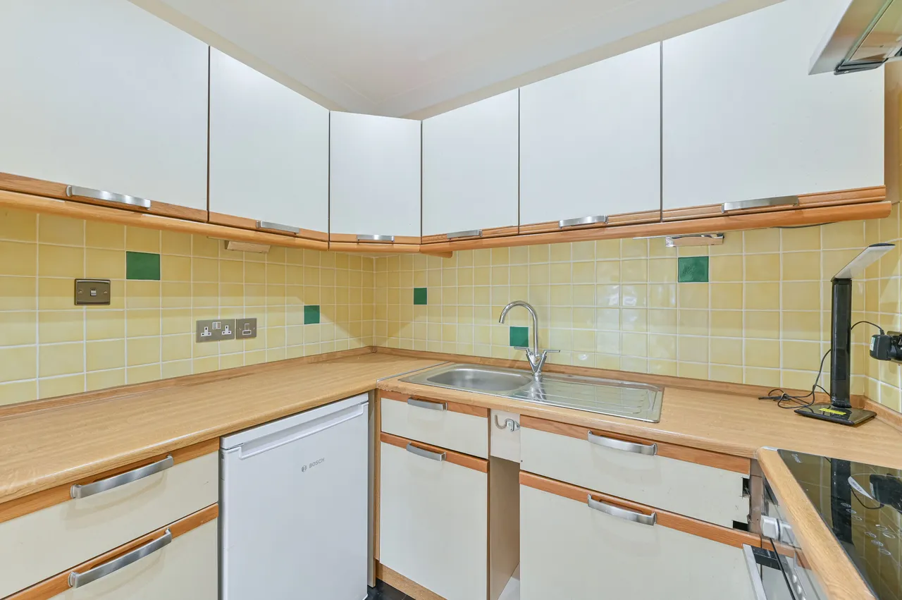 45 Cedar Close, London, photo 8