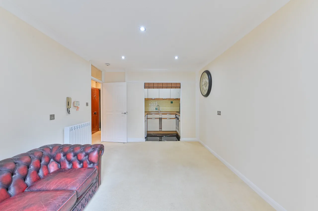45 Cedar Close, London, photo 7