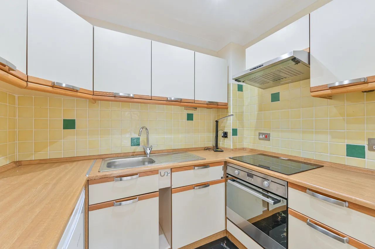45 Cedar Close, London, photo 6
