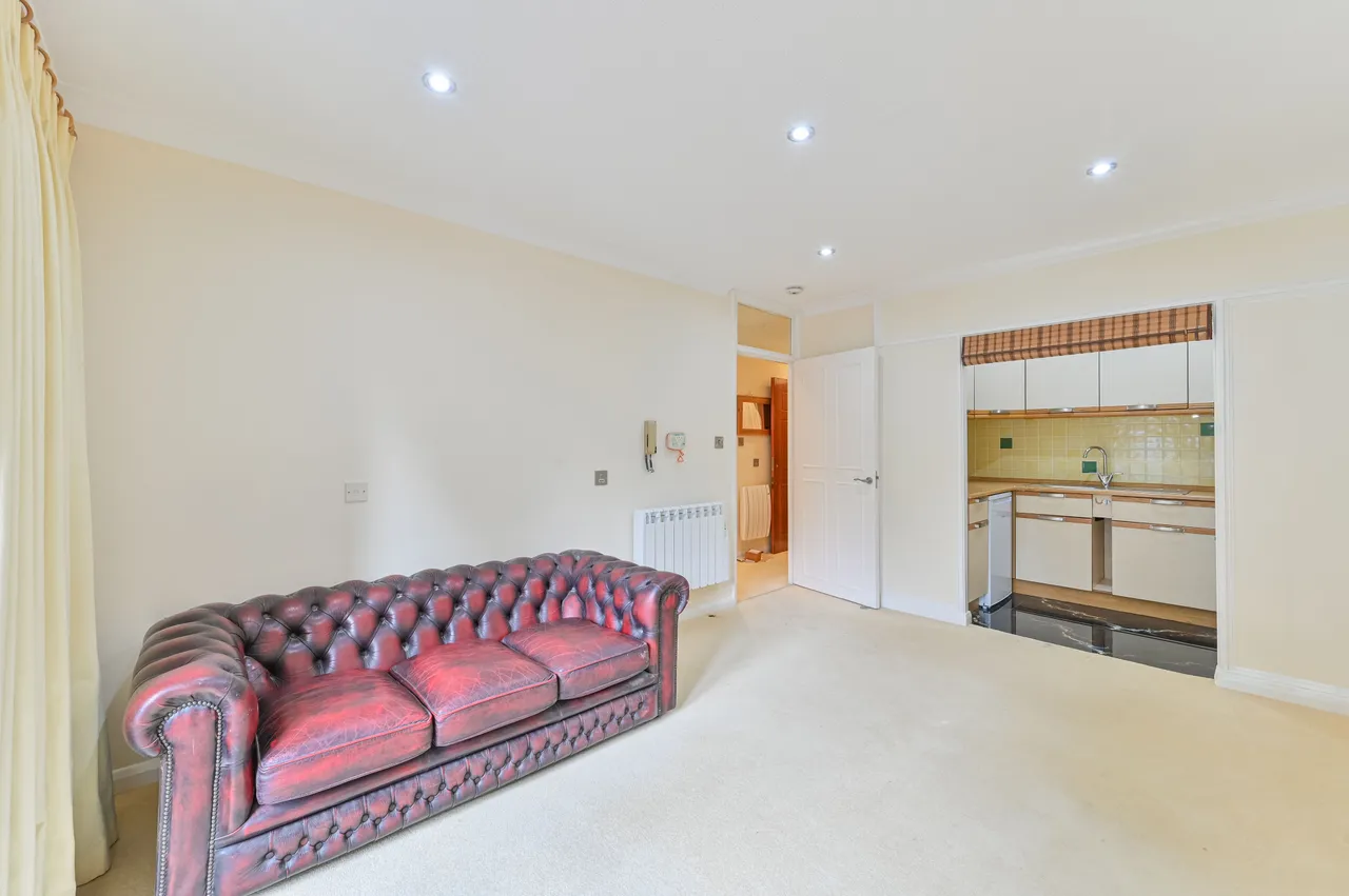 45 Cedar Close, London, photo 9