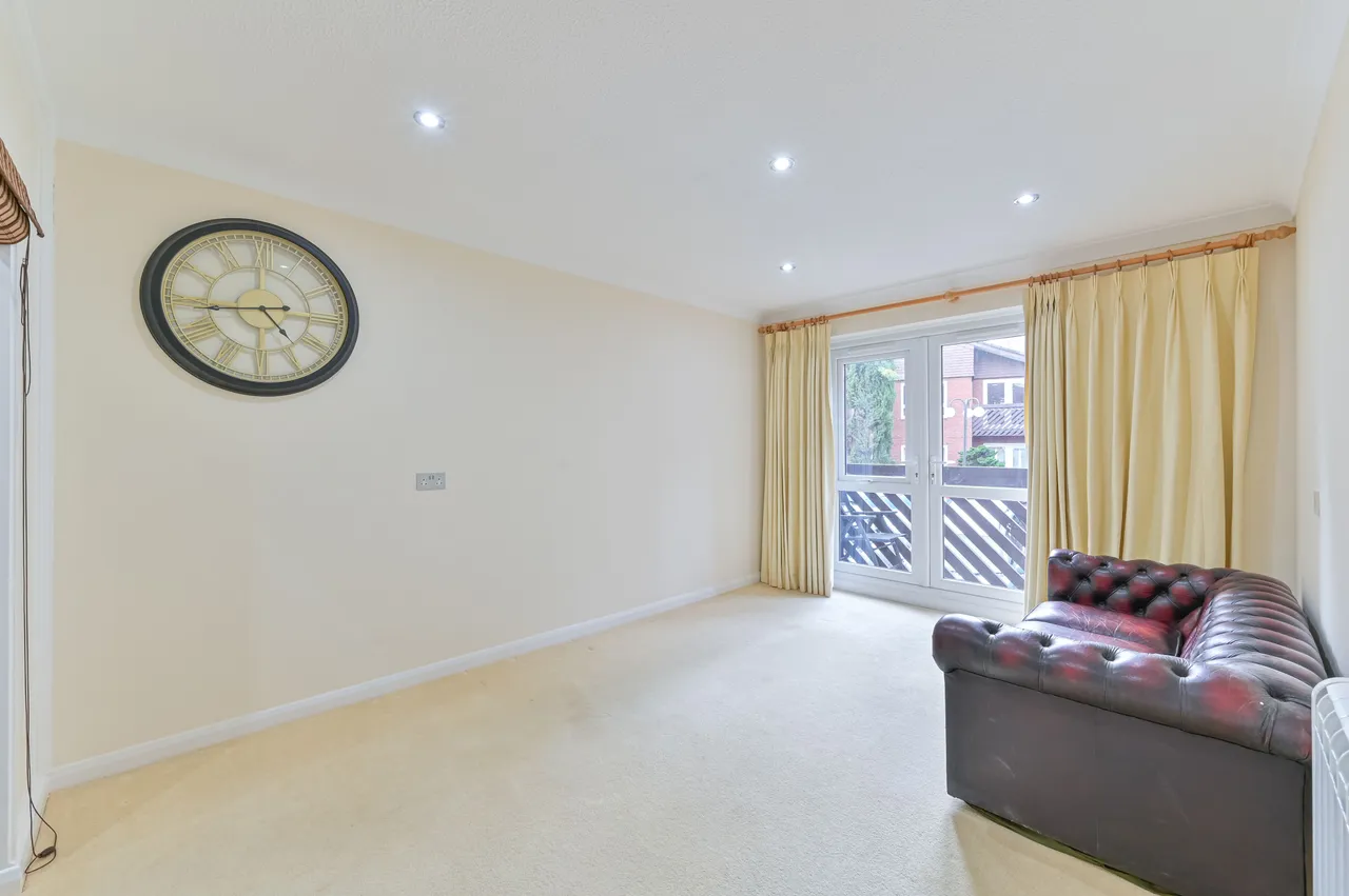 flat to rent — 45 Cedar Close, London