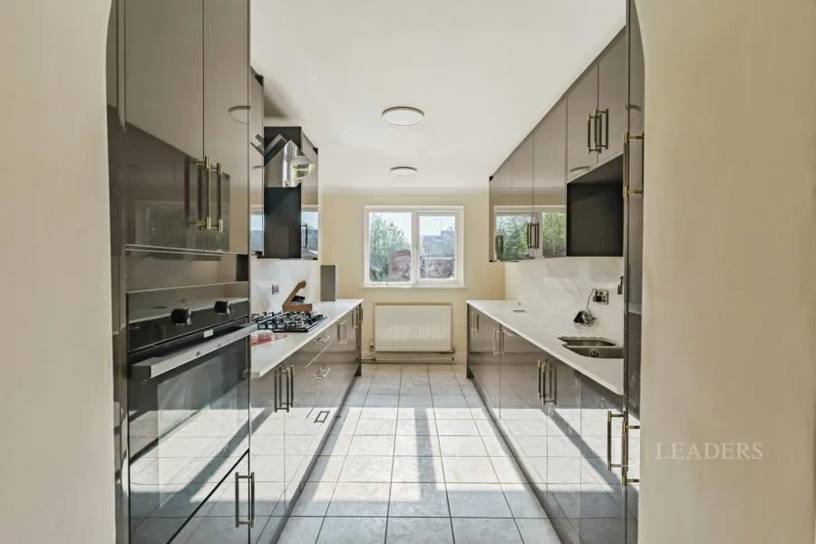 College Road, Southwater, RH13, photo 2