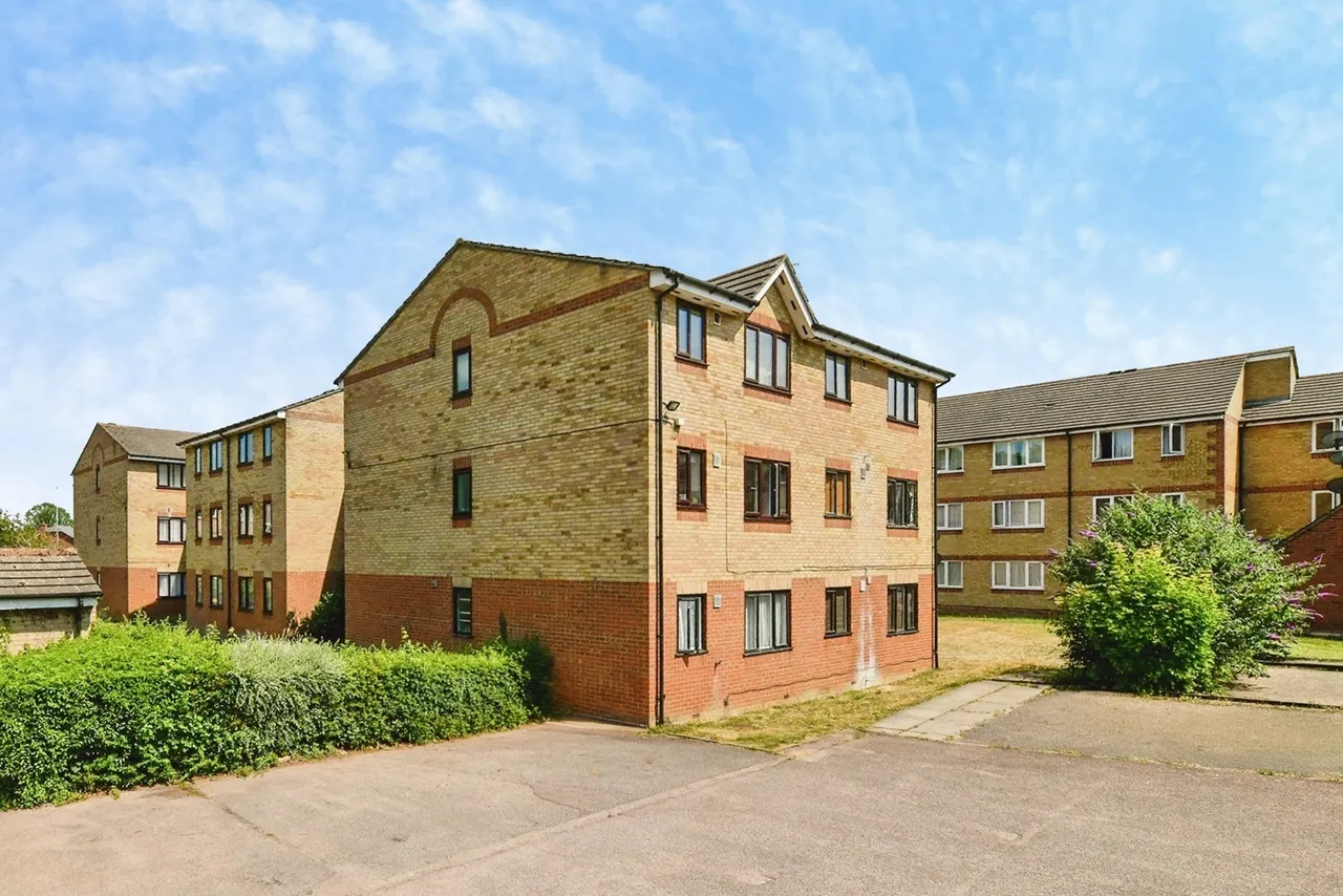 1 bed flat for sale — Prestatyn Close, Stevenage, Hertfordshire, SG1