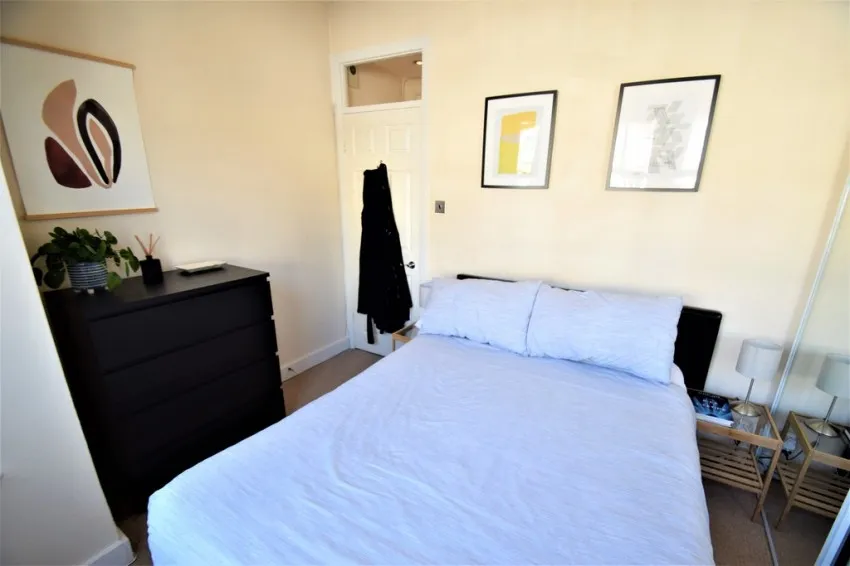 Coombe Road, Chiswick, photo 7